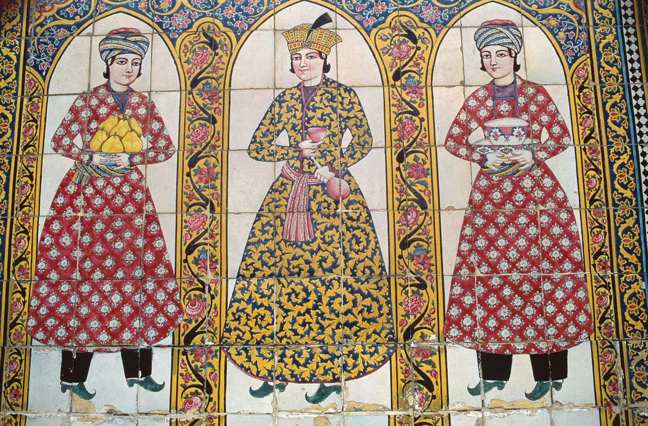 Panneau de tuiles illustrant des costumes traditionnels - Islamic School