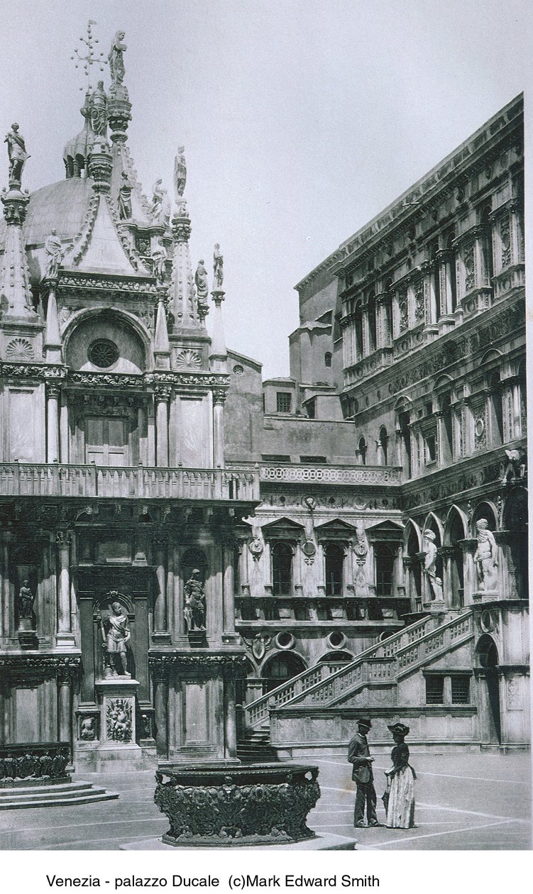 Le Palais des Doges et la Scala dei Giganti - Italian Photographer