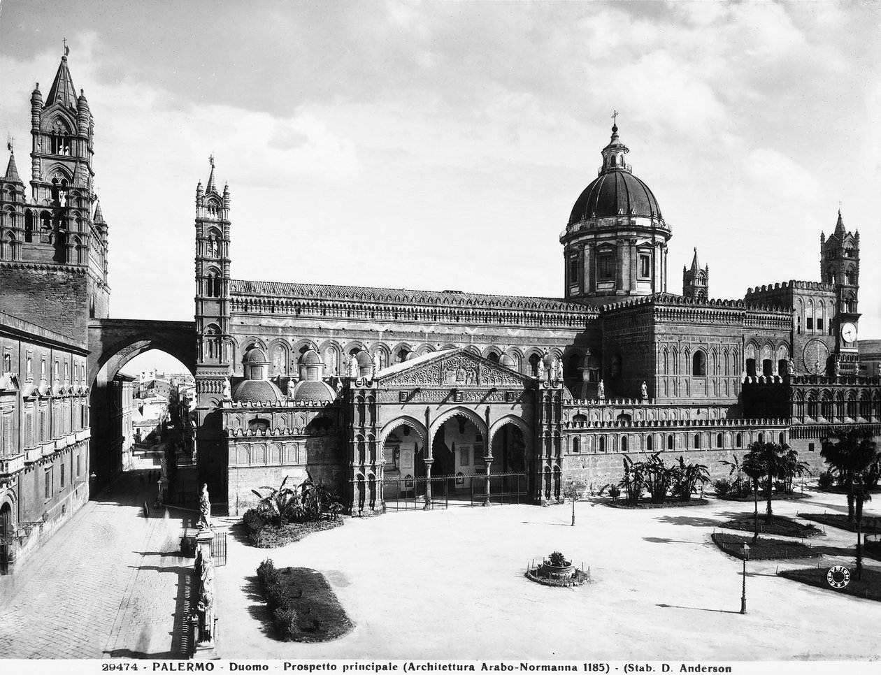 Vue du côté droit de la cathédrale de Palerme, Sicile, vers 1929 - Italian Photographer