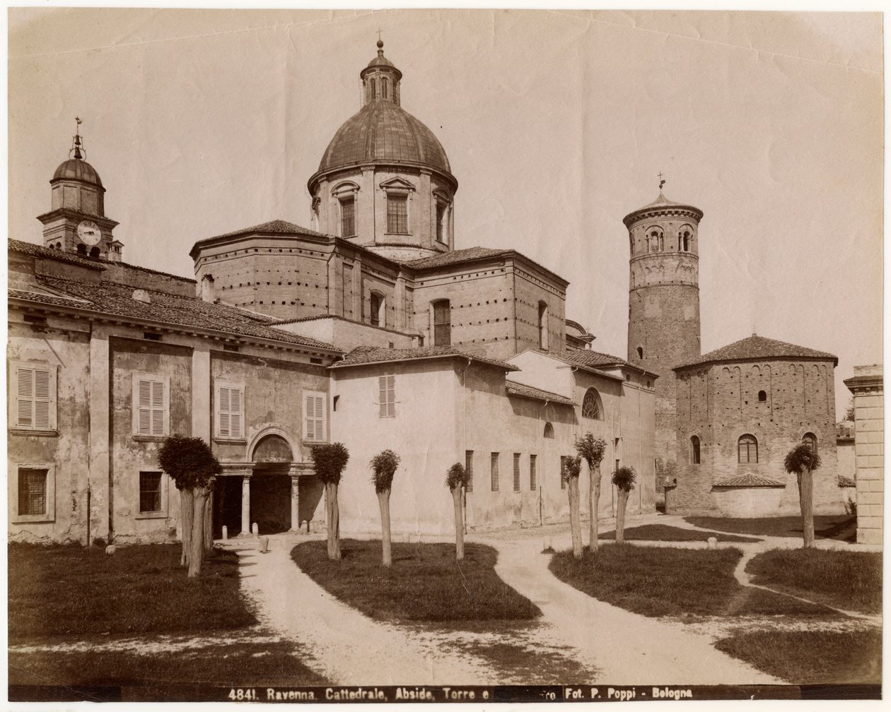 Cathédrale de la Résurrection de Notre Seigneur Jésus-Christ, avec baptistère à droite, Ravenne, Émilie-Romagne, Italie, photographie de Pietro Poppi, Bologne, vers 1900 - Italian Photographer