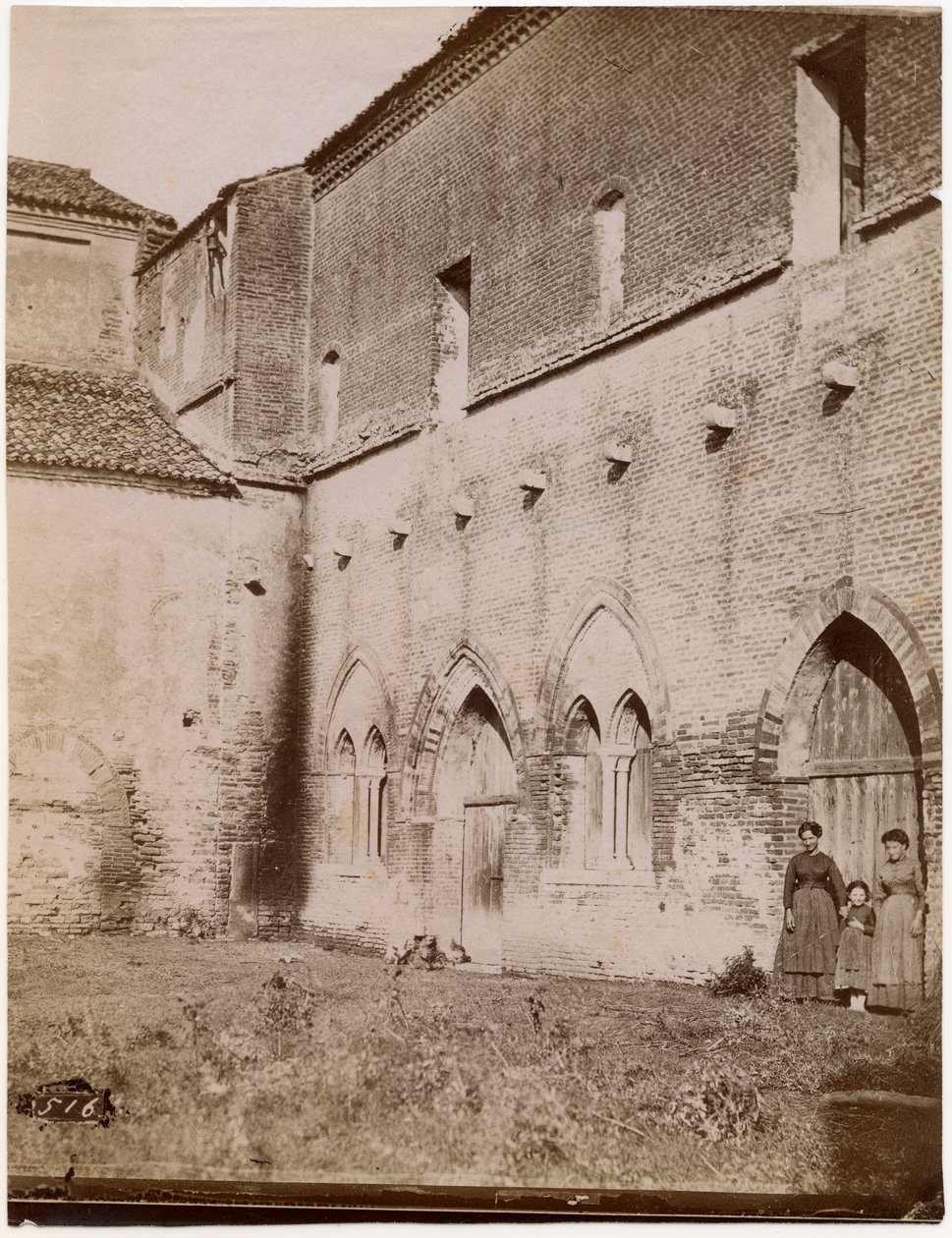 Extérieur de la salle capitulaire, abbaye de Pomposa, Émilie-Romagne, Italie, photographie de Luigi Ricci, Ravenne - Italian Photographer