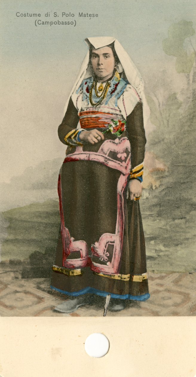 Femme portant un costume traditionnel, San Polo Matese, Molise, Italie, vers 1910 - Italian Photographer