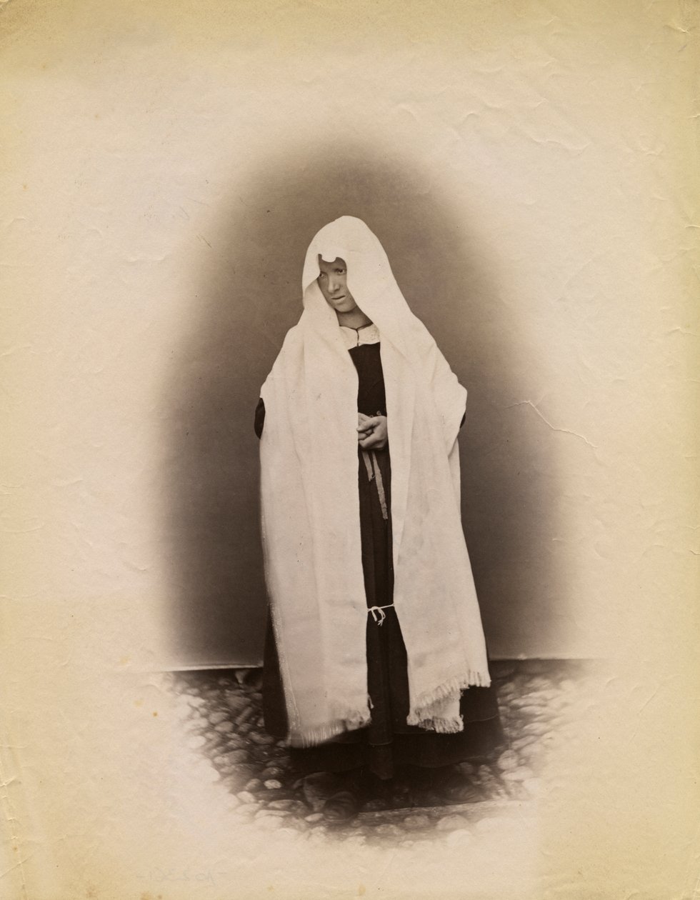 Femme portant des vêtements de veuve, Parre, Lombardie, Italie, photographie de Premiata Fotografia Taramelli, Bergame - Italian Photographer