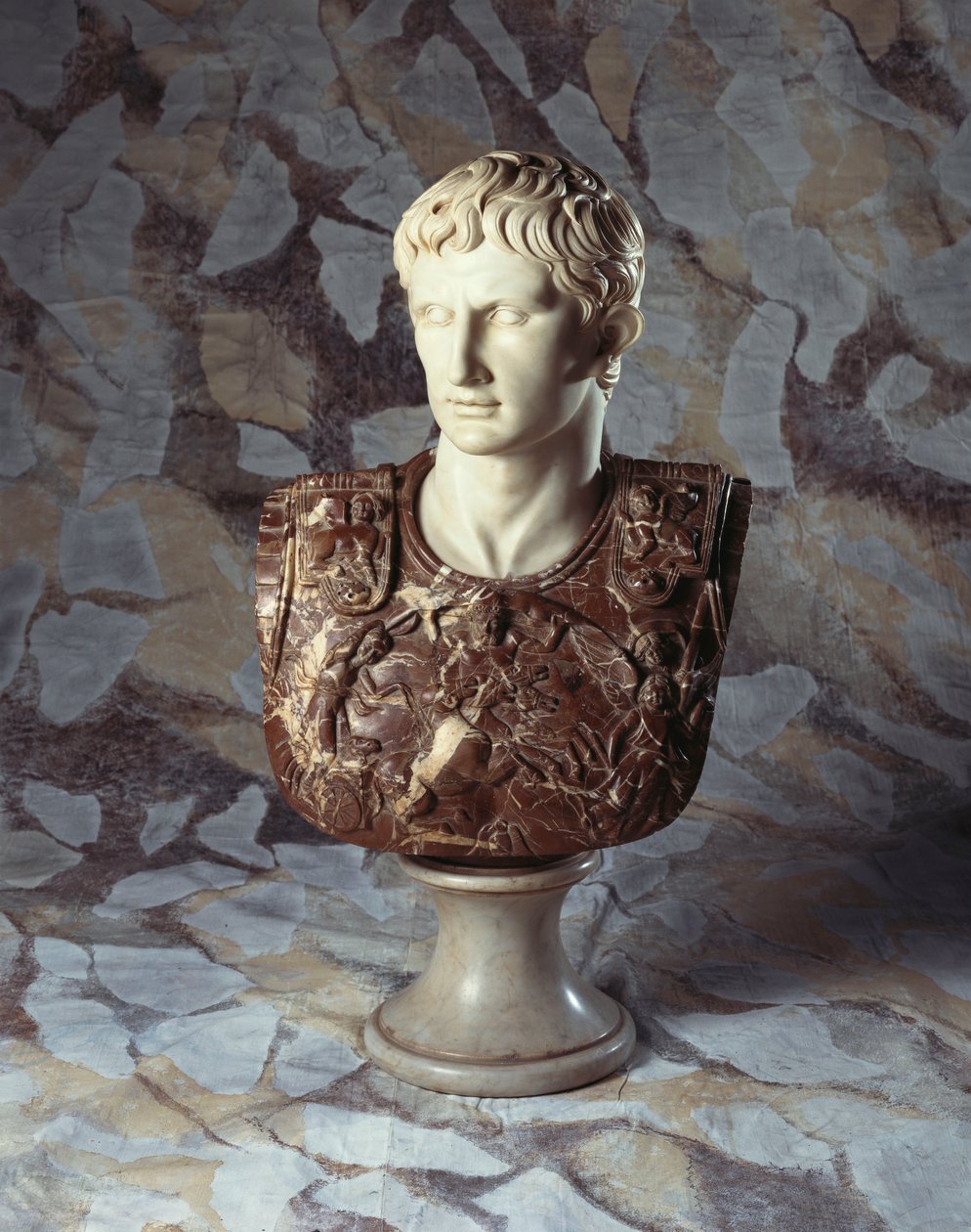 Un buste en marbre sculpté de César Auguste, d