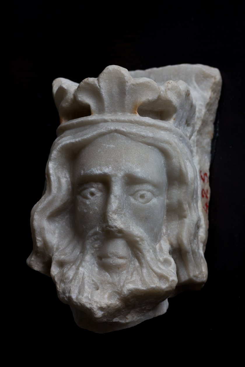 Gênes, Musée de Saint Augustin : fragment de tête couronnée, par un sculpteur inconnu du Nord de la France ; XIII - XIV siècles - Italian School