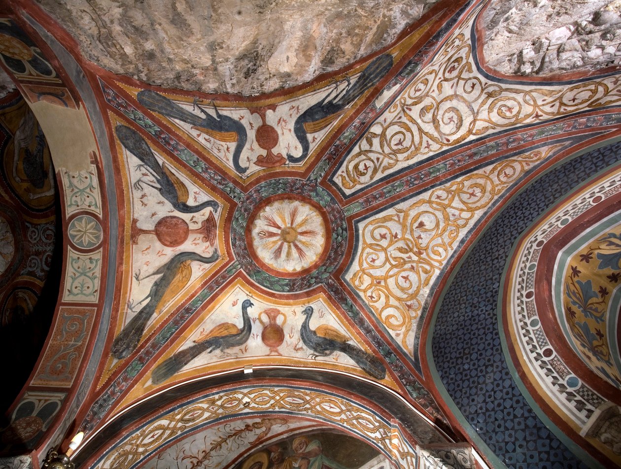 Vue intérieure de la chapelle de Saint Grégoire décorée de fresques d