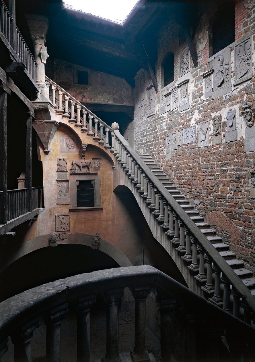 Vue intérieure du château des comtes Guidi ou Palazzo pretorio - Italian School