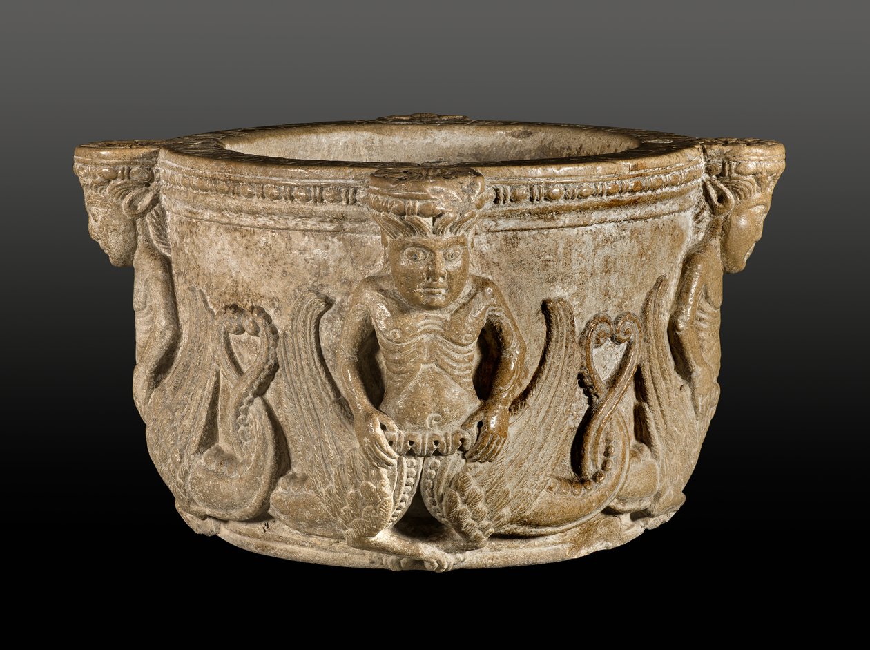 Stouch médiéval avec figures de sirènes en pierre sculptée, début du XIIe siècle - Italian School