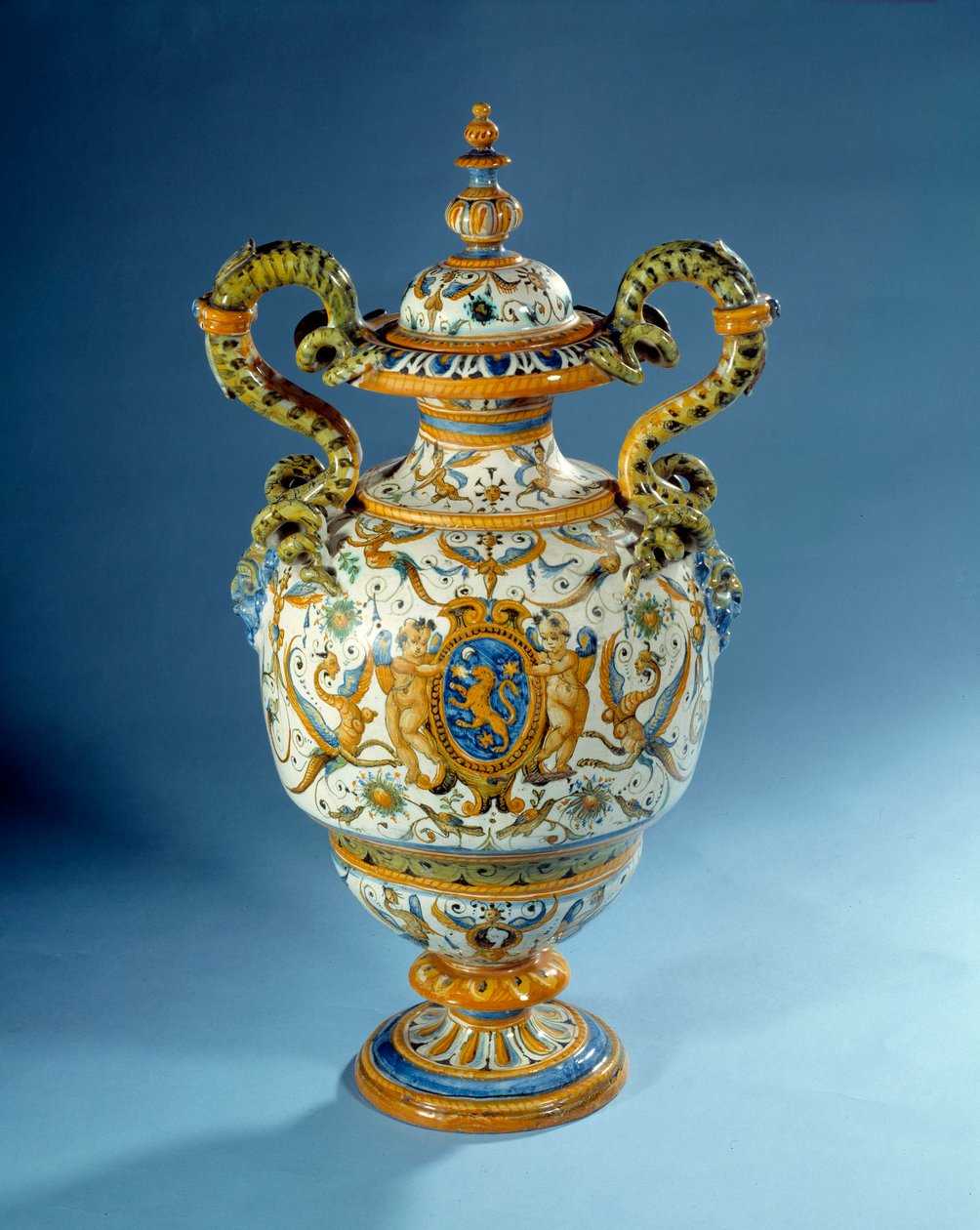 Vase à anses torsadées en majolique (maiolica) fabriqué dans les faïenceries de Patanazzi en Italie (fin XVIe et XVIIe siècle) Paris, Musée du Louvre - Italian School