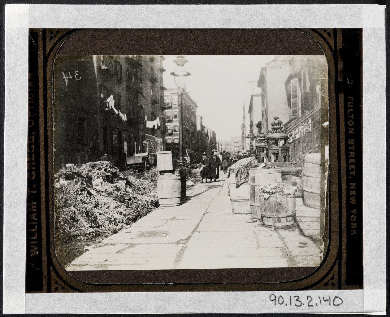 Nettoyage de la rue Tammany avant le jour de Warings, devant 9 Varick Place, vers 1890 - Jacob August Riis