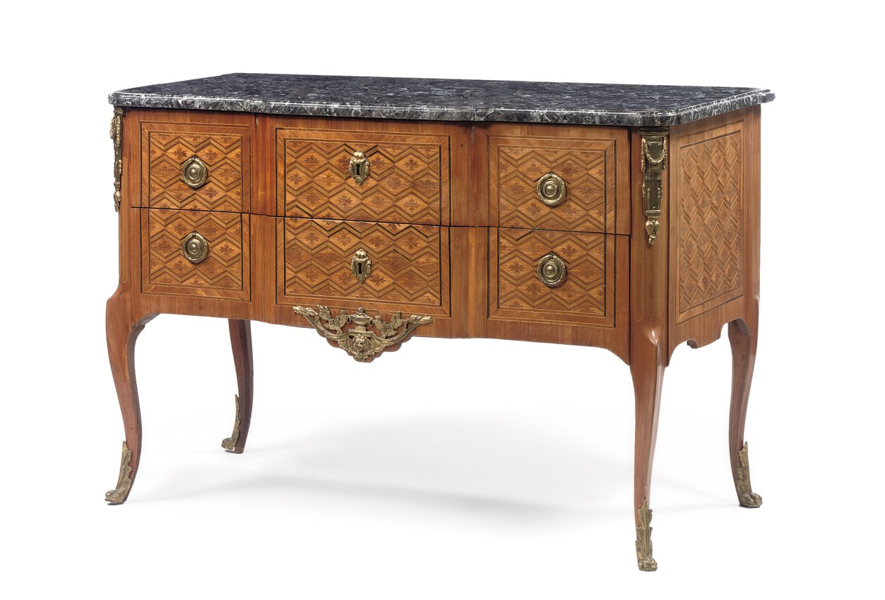Commode Louis XV tardive, troisième quart du XVIIIe siècle (bois de tulipier monté en bronze doré, amarante, bois fruitier teinté, marbre et marqueterie) - Jacques Birckle