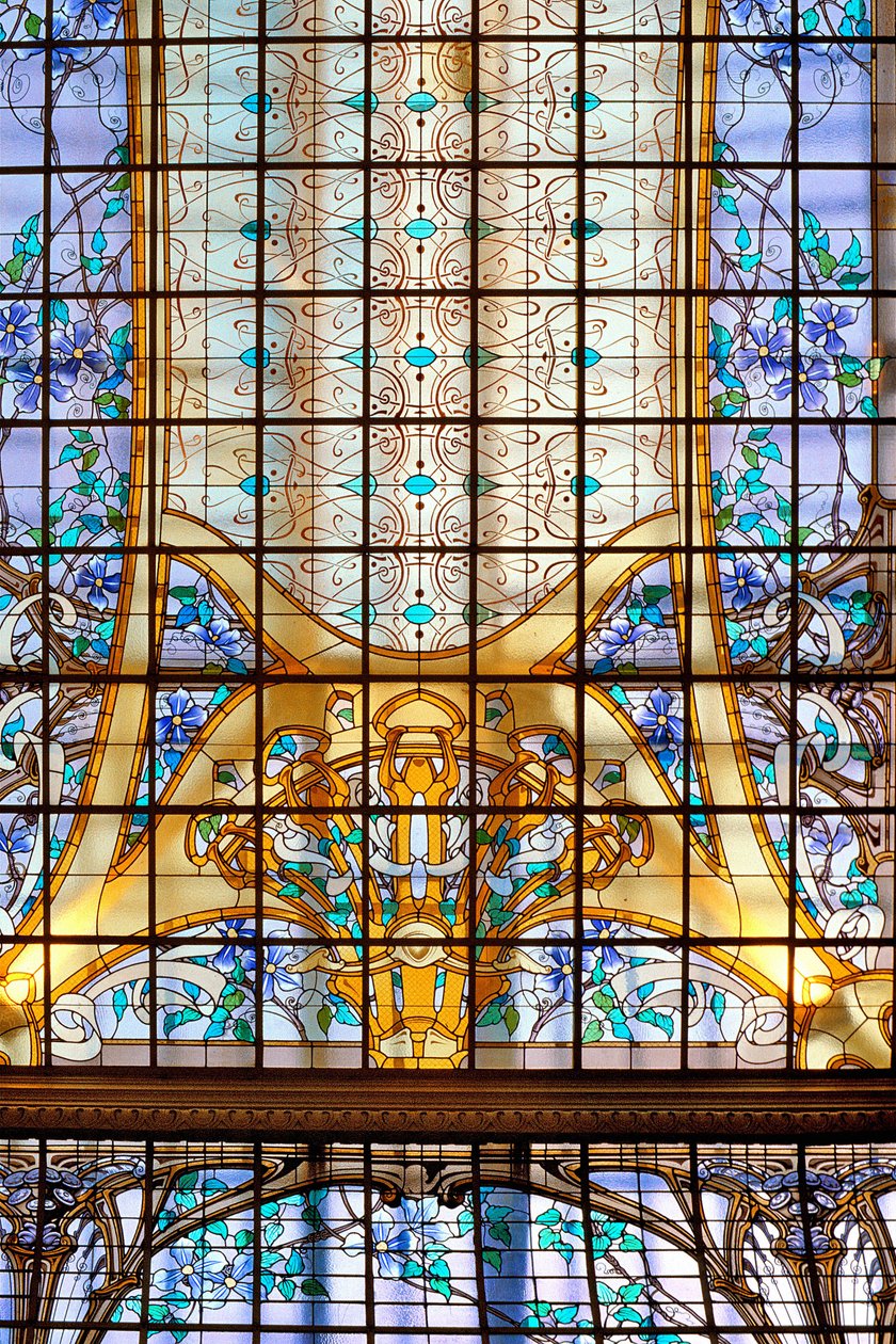 Nancy (département 54), Art Nouveau, « La verrière aux Clématites » (1901), vitrail de Jacques Gruber (1870-1936), au Crédit Lyonnais, rue St Georges - Jacques Gruber