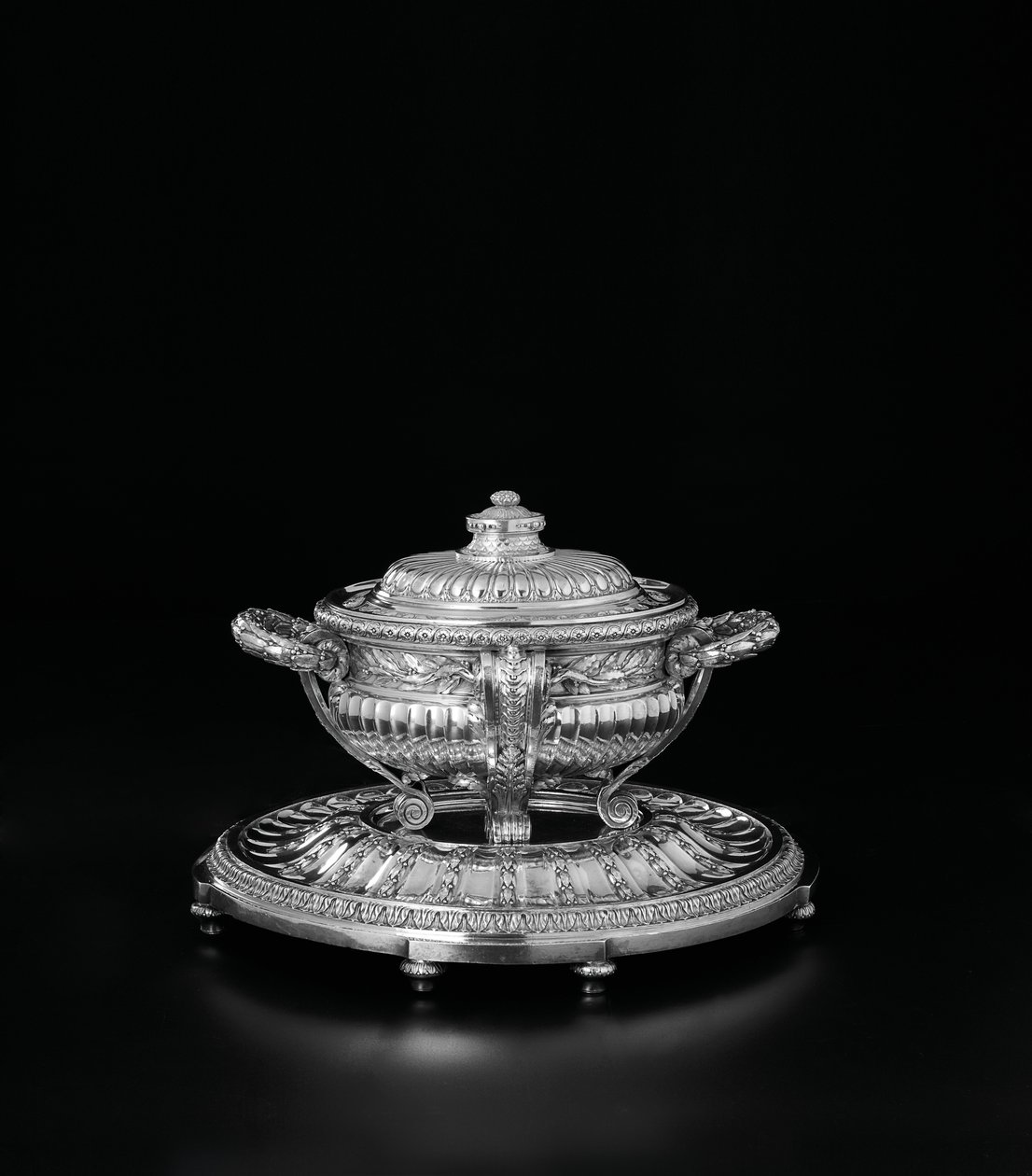 Soupière Louis XV, couvercle et support du service Orloff, 1770 - Jacques Nicolas Roettiers