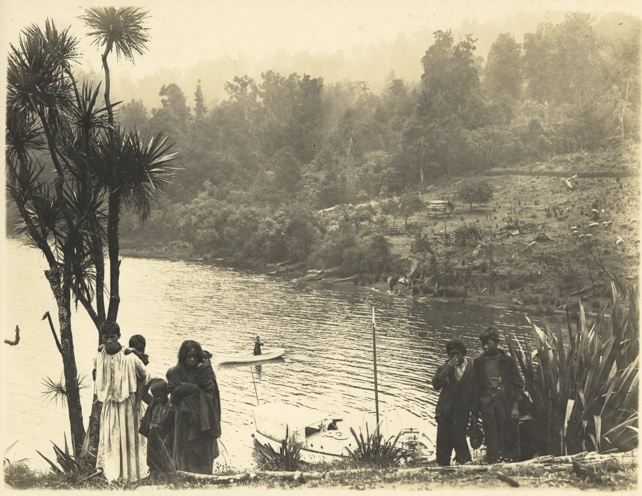 Lac Waikaremoana, 1908 - James McDonald