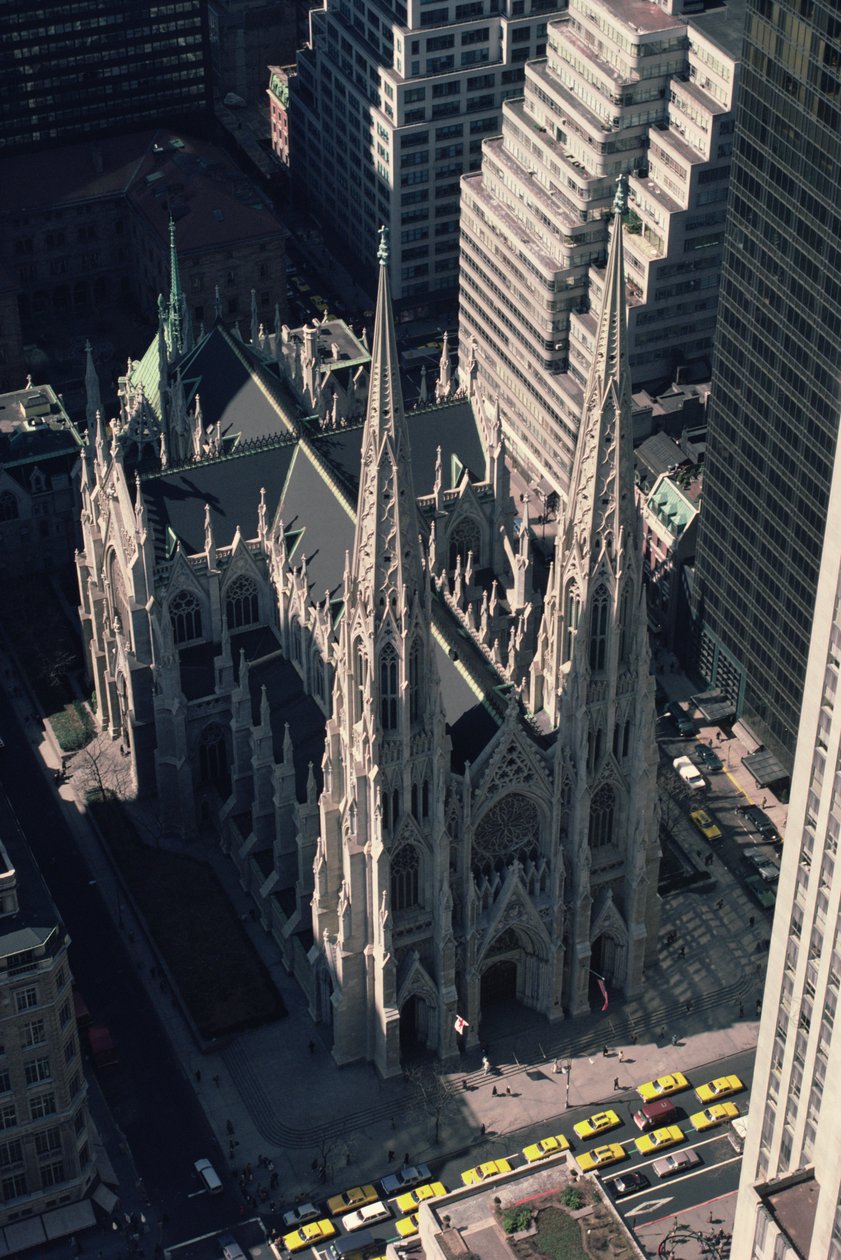 Vue de la cathédrale Saint-Patrick depuis le Rockefeller Center - James Renwick