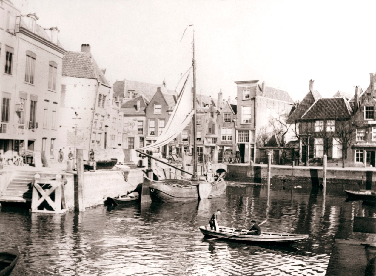 Cour du canal, Dordrecht, Pays-Bas, 1898 - James Batkin