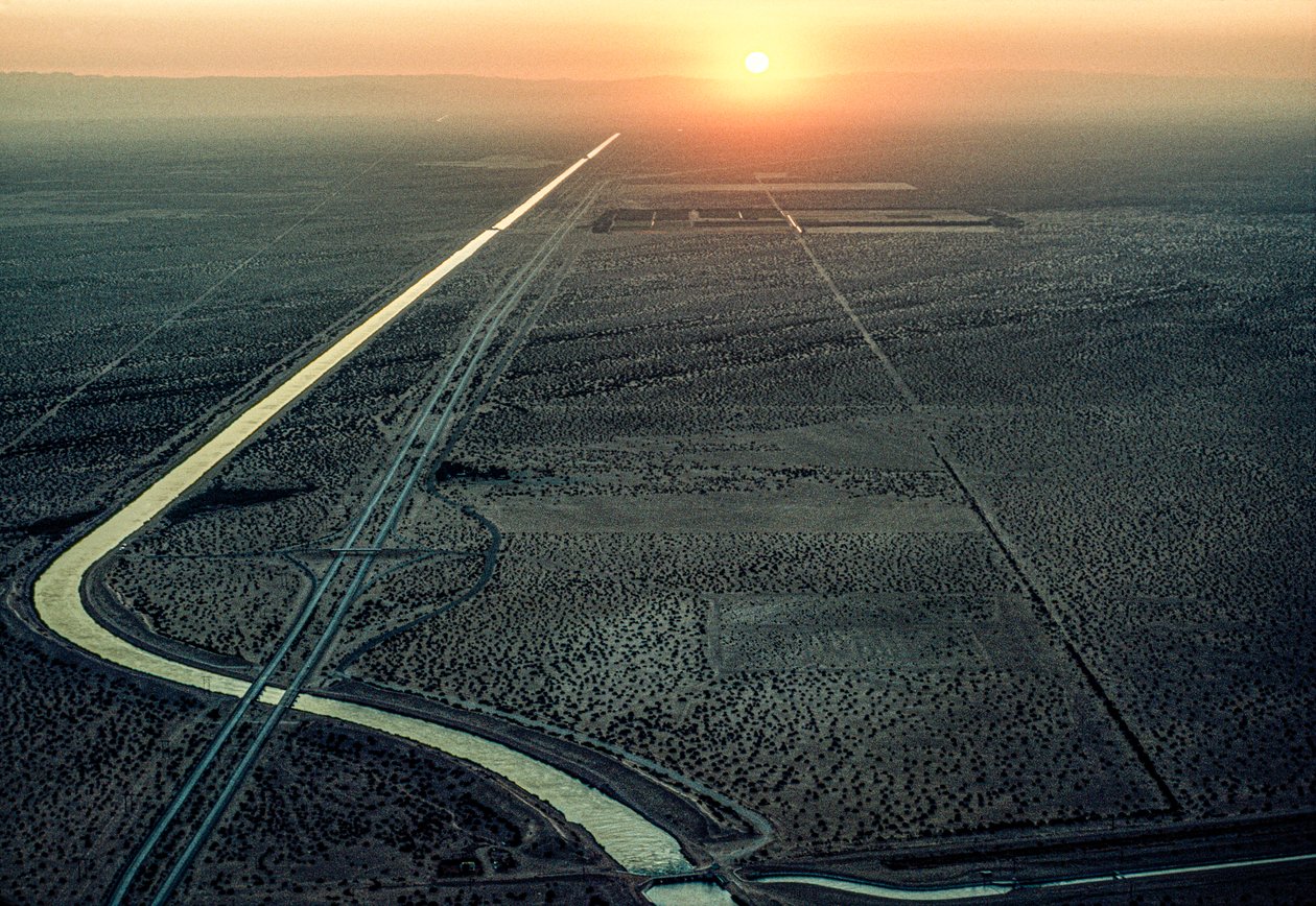 Vue aérienne du canal All-American au coucher du soleil. Le canal - James L Stanfield