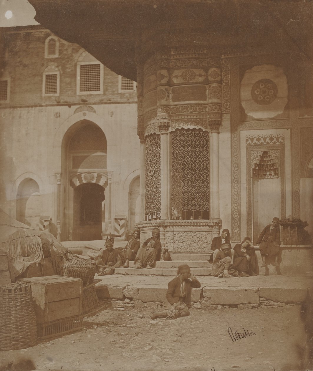 Porte du palais impérial et fontaine d