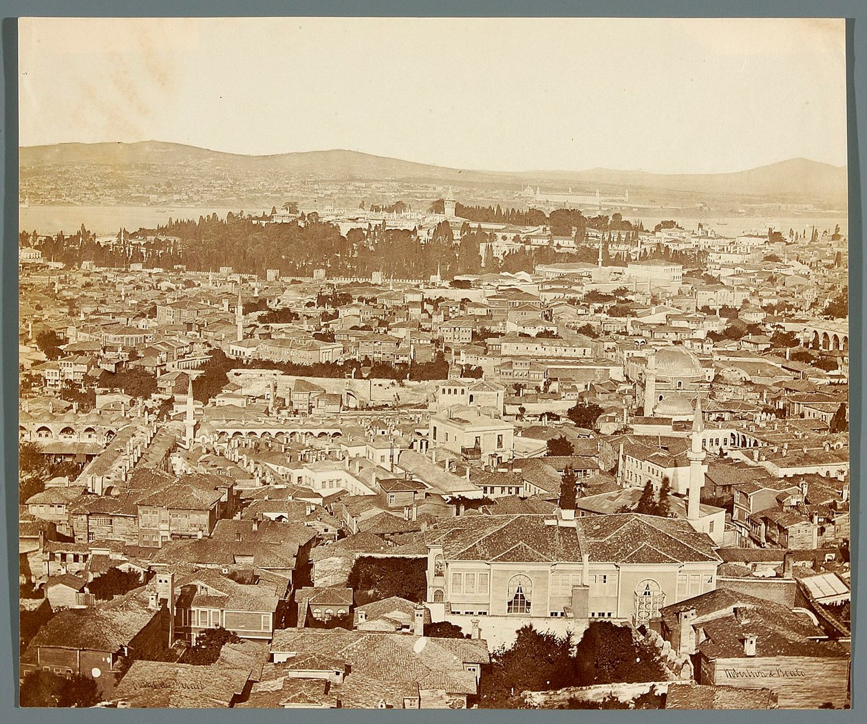 «Point du Serail» [Istanbul. Panorama de la ville] - James Robertson