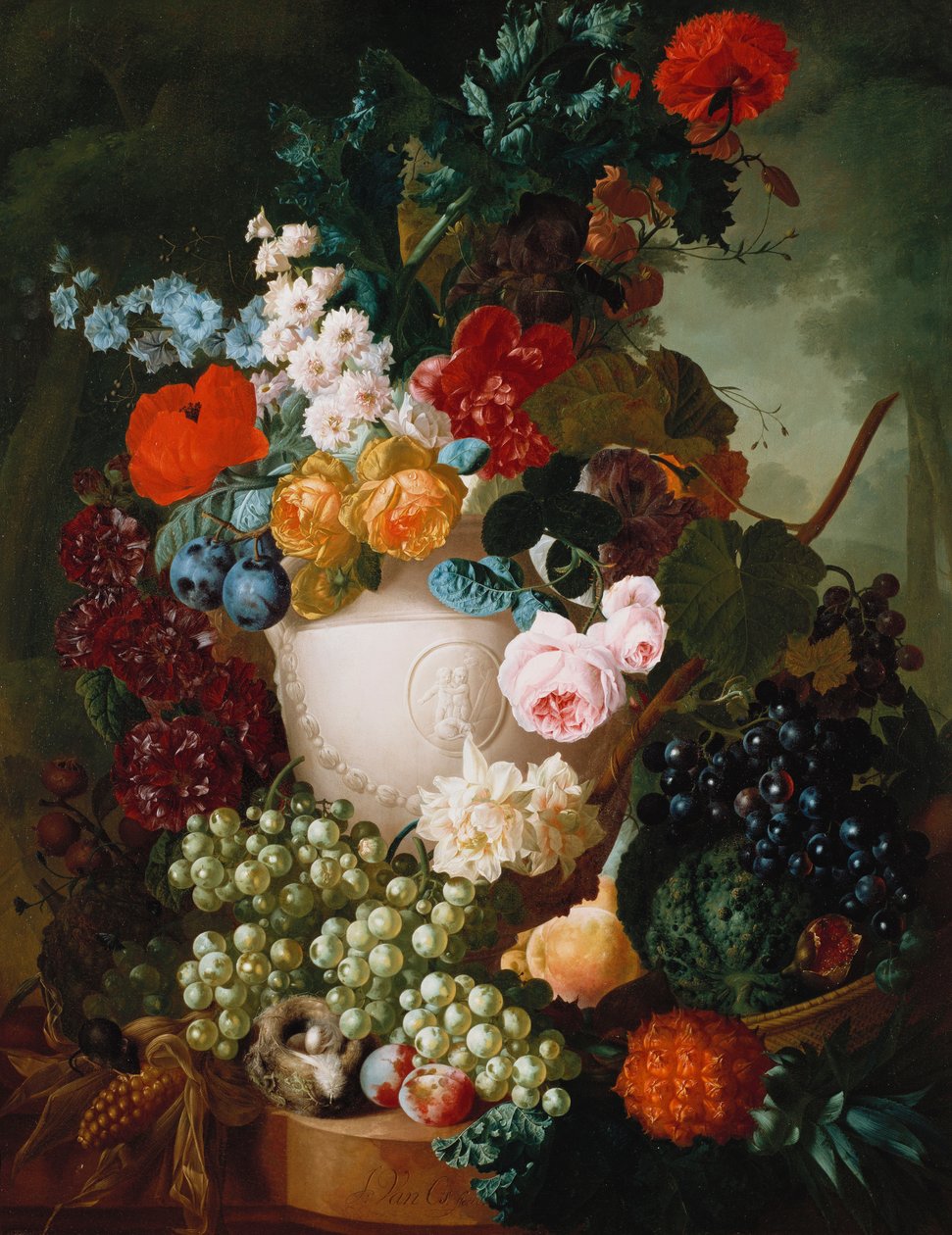 Roses, coquelicots et autres fleurs dans un vase sculpté avec des fruits, une souris et un nid d