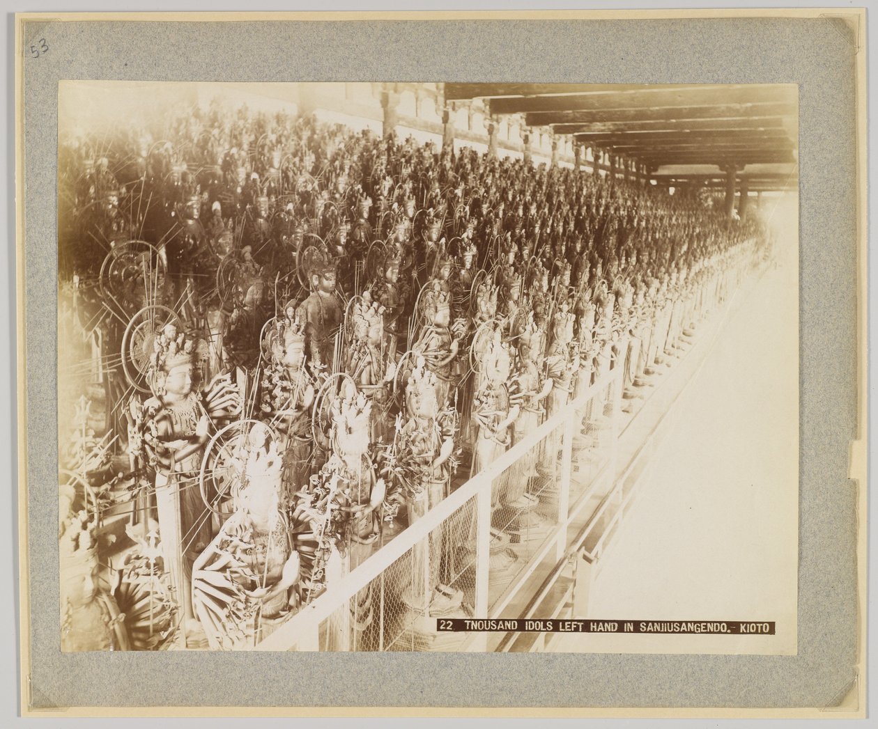 Mille idoles à Sanjusangendo, Kyoto, Japon - Japanese Photographer