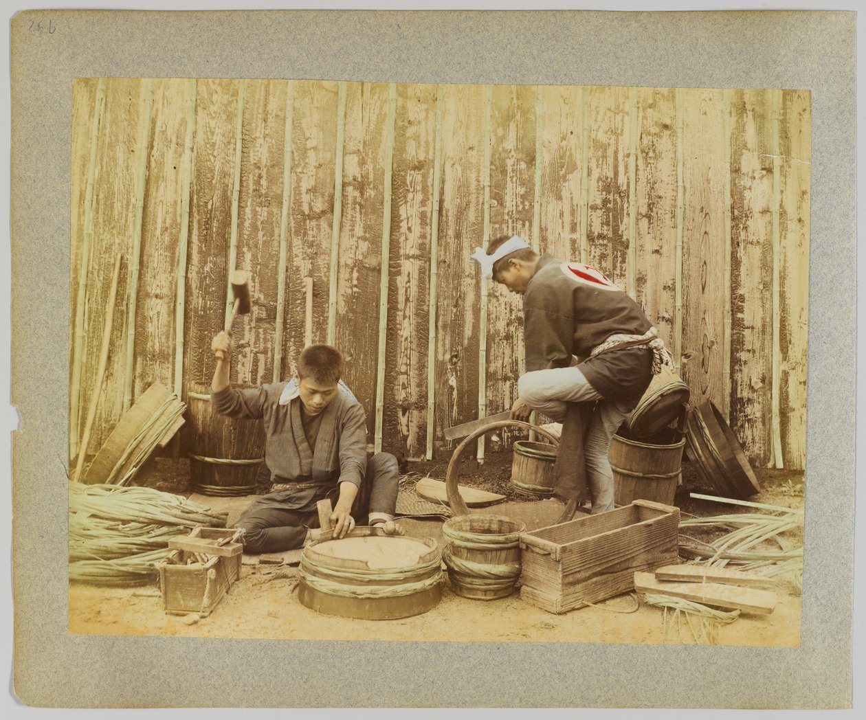 Fabrication de tonneaux, Japon - Japanese Photographer