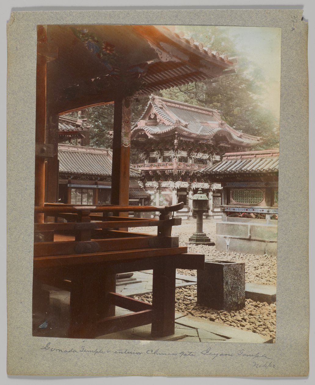 Porte intérieure à Tōshō-gū, Nikko, Japon - Japanese Photographer