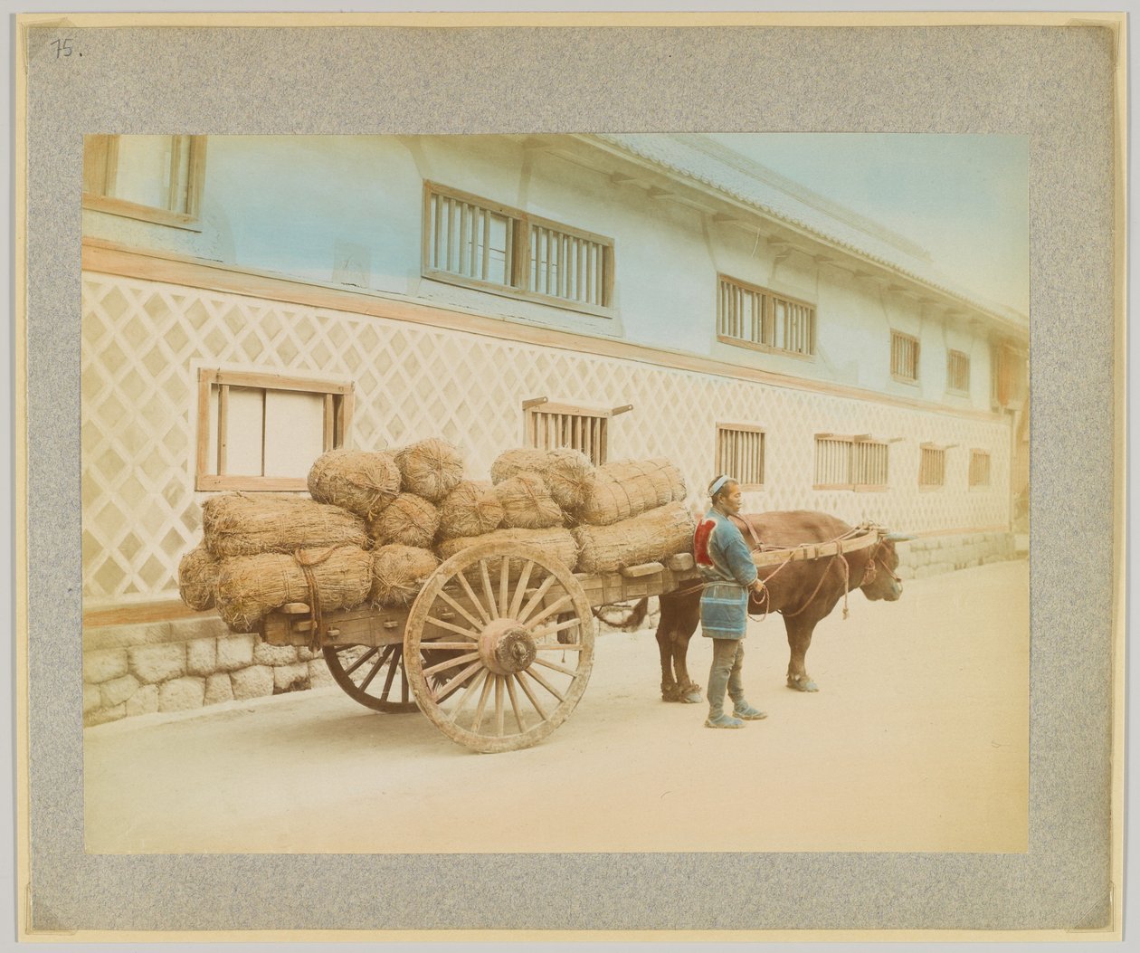 Homme avec bœuf et charrette, Japon - Japanese Photographer
