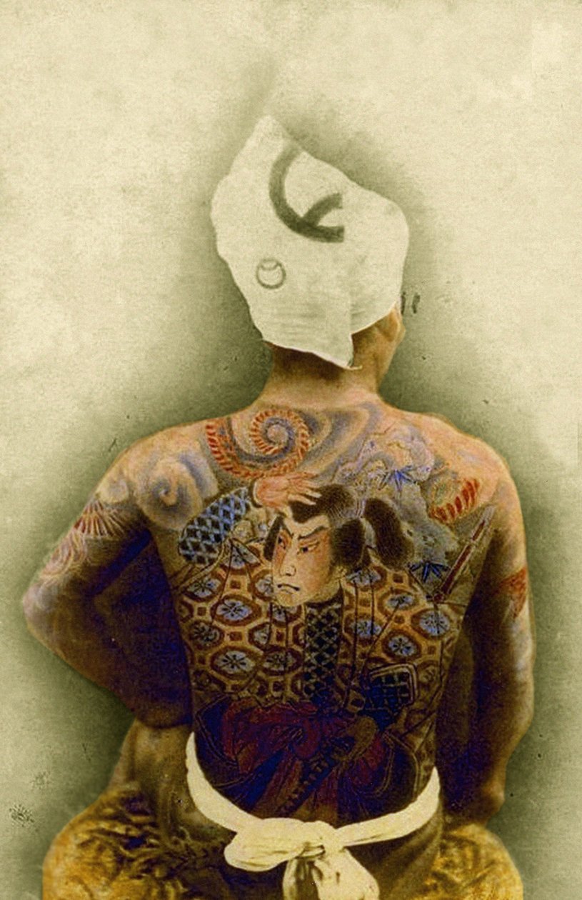Homme avec tatouage traditionnel japonais Irezumi, c.1880 (photo albuminée colorée à la main) - Japanese Photographer