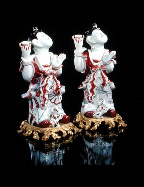 Paire de figurines Imari de garçons chinois (karako) montées sur des bases en ormeau européen, c.1700 - Japanese School