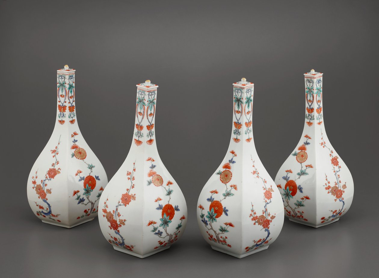 Quatre bouteilles carrées avec couvercles - Japanese School