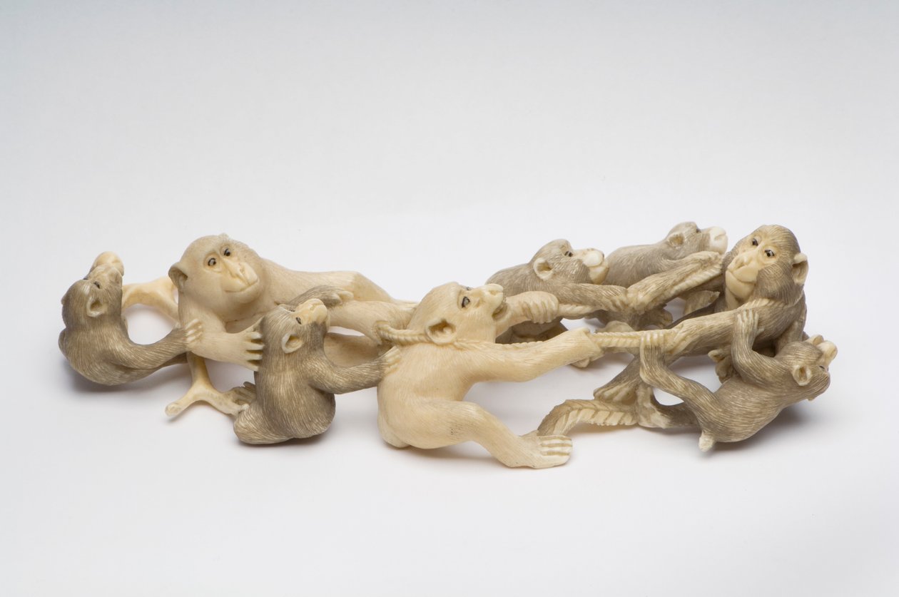 Okimono sculpté en huit singes japonais Macaque engagés dans une lutte de cou - Japanese School