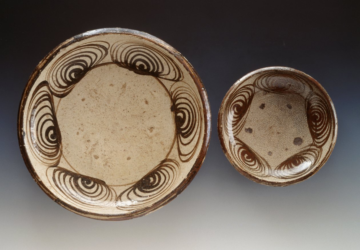 Assiettes décorées de umanomezara (cercles avec motif d