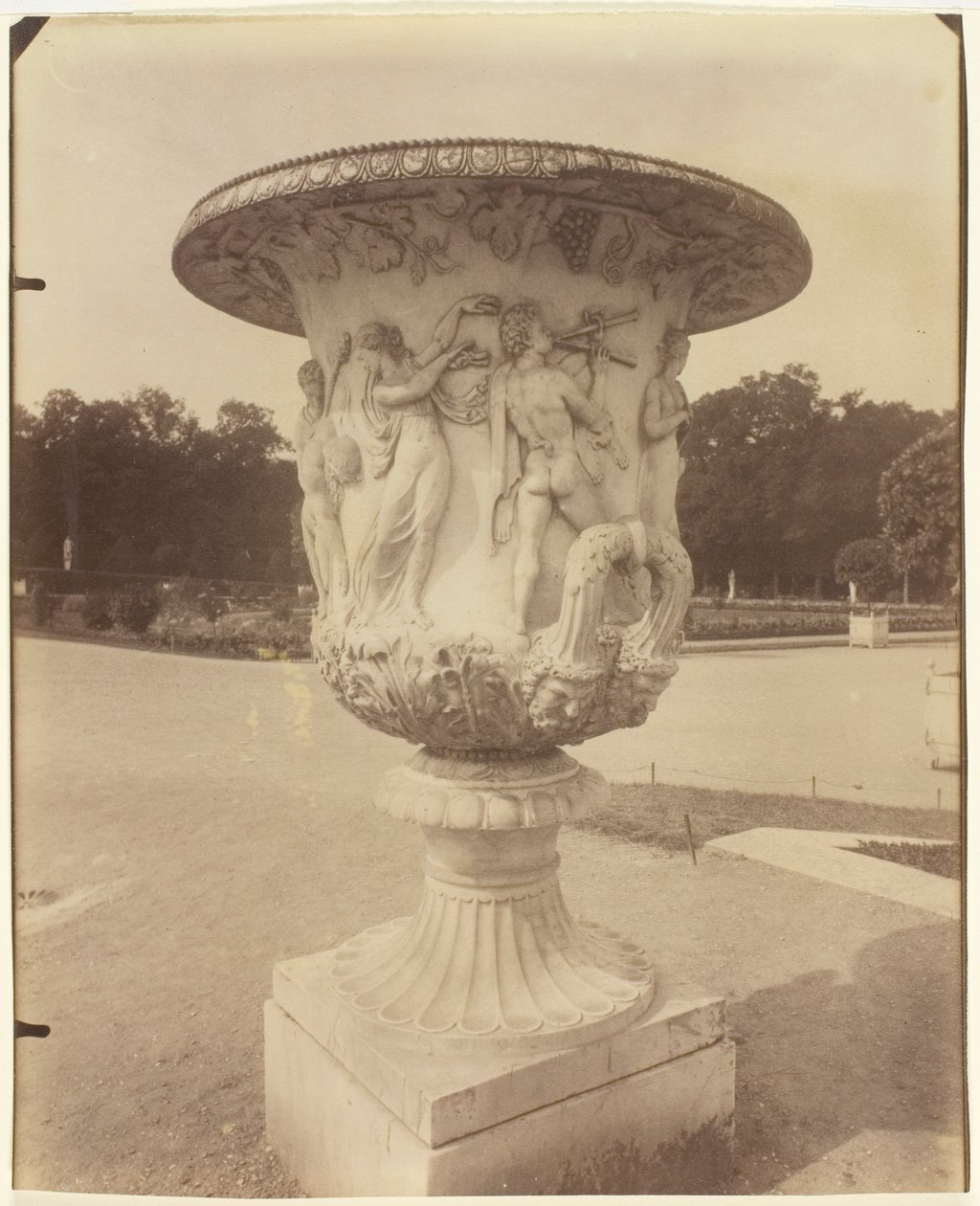 Versailles, Vase - Jean Eugène Auguste Atget