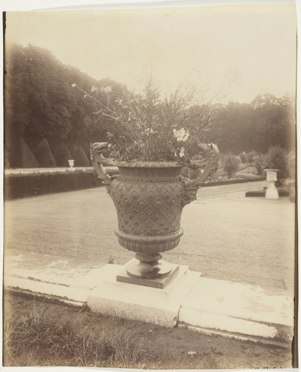 Versailles, Vase par Ballin - Jean Eugène Auguste Atget