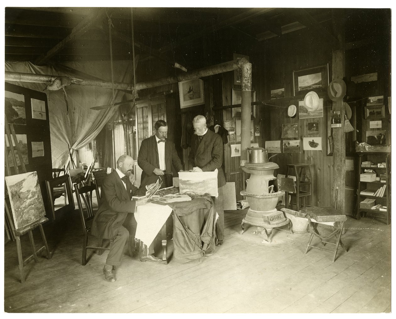 De gauche à droite : Cullen Yates - obscurci - Walter Dean, vers 1905-11 - Jessie Tarbox Beals