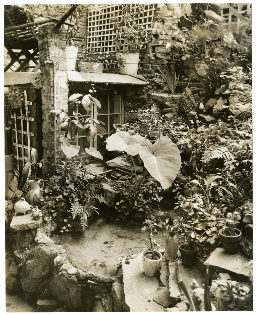 Piscine montrant la terrasse Maison de George et Mary Stonehill, Greenwich Village, New York, USA, c.1936-37 - Jessie Tarbox Beals