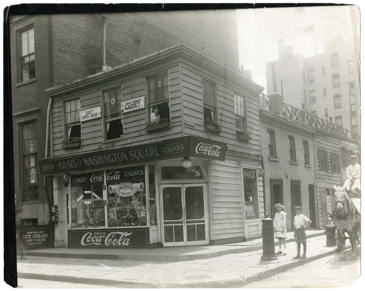 Le Grenier - anciennement le Grenier de Bruno - pour lequel Lafayette est sorti (!), Greenwich Village, New York, USA, c.1917-18 - Jessie Tarbox Beals