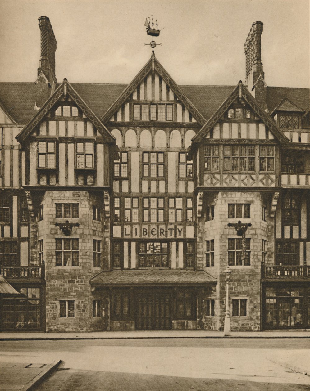Partie du bâtiment Tudor de Liberty à Great Marlborough Street, vers 1935 - Joel