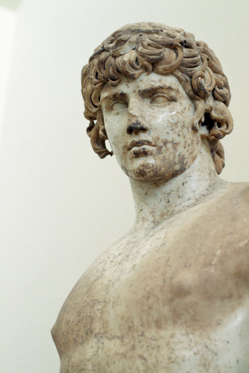 Antinoüs, statue en marbre de Paros, du temple d