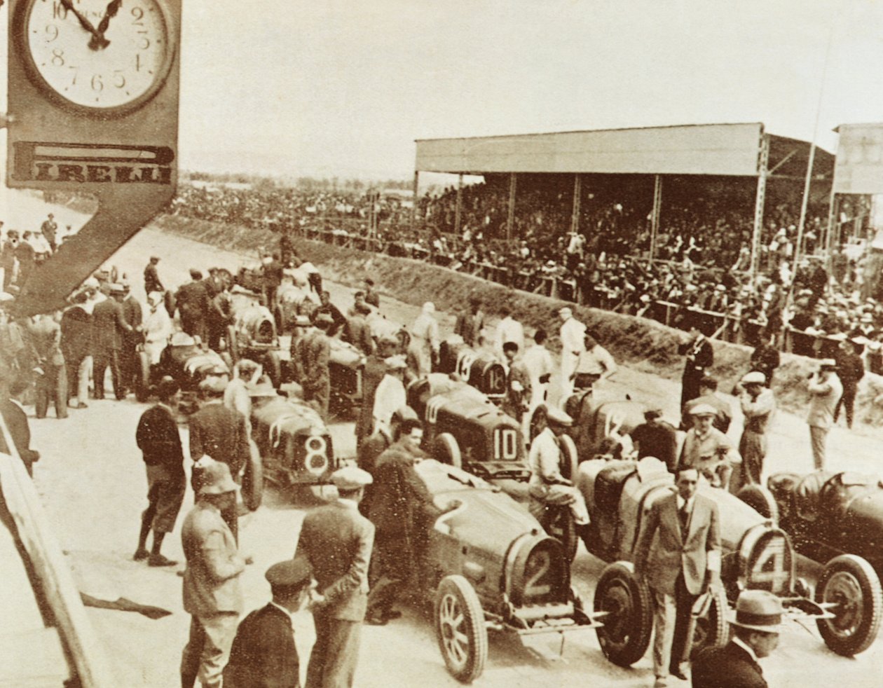 Alignement avant le départ du Grand Prix en Tunisie - Walter Charles Mills