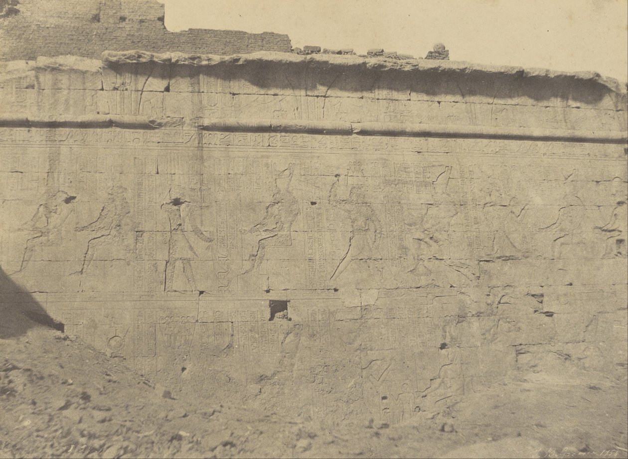 Edfou, Sculptures et Inscriptions de la Façade Orientale du Mur d