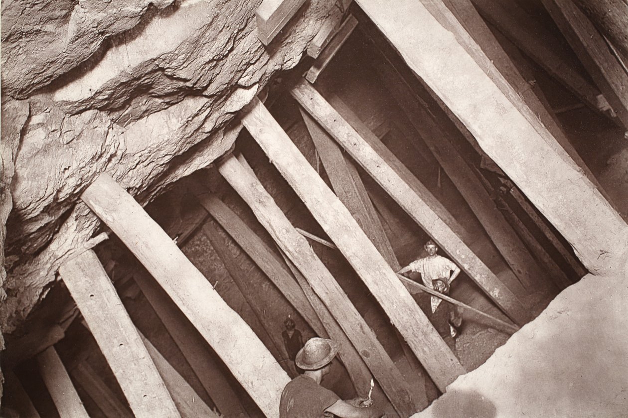 Above the 406, mine de Cook's Kitchen, illustration de ''Mongst mines ...
