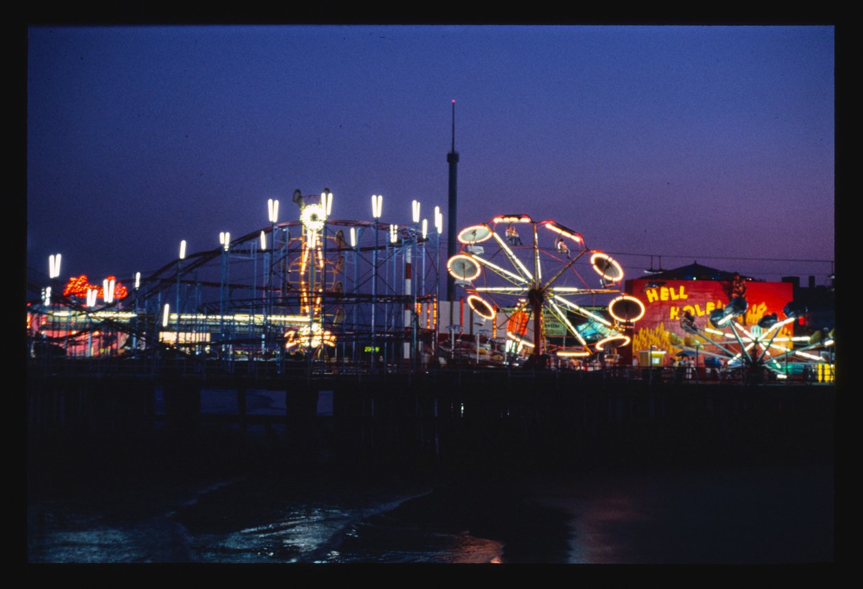 Jetée Steeplechase de nuit, Atlantic City, New Jersey, États-Unis - John Margolies