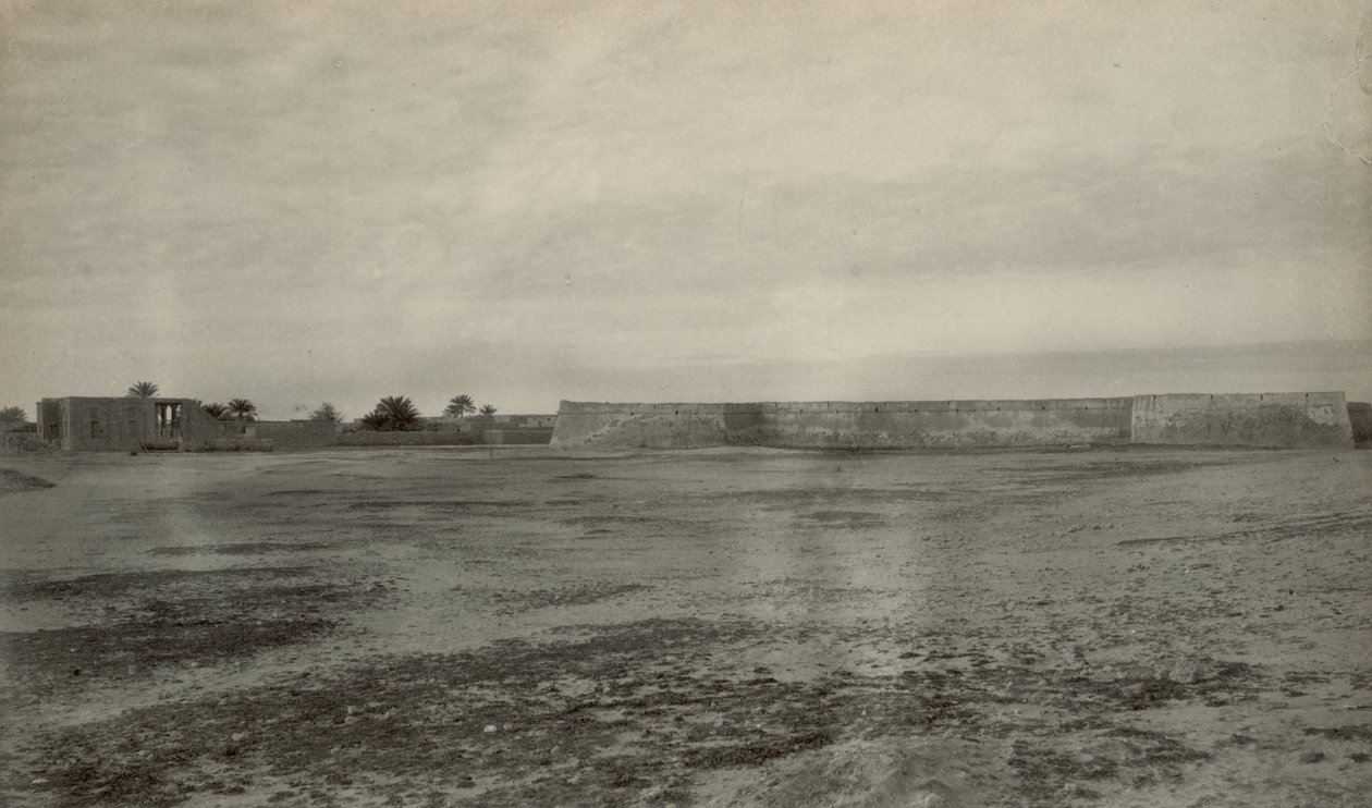 Fort, probablement Fort Mosselstein de la VOC à Band-e Charak près de Bandar-e Lengeh en Iran - John Thomson