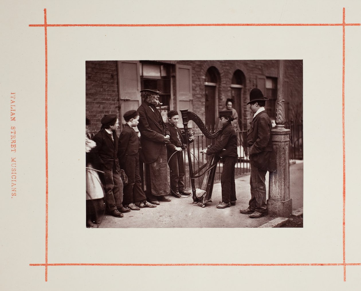 Musiciens de rue italiens, 1877 - John Thomson