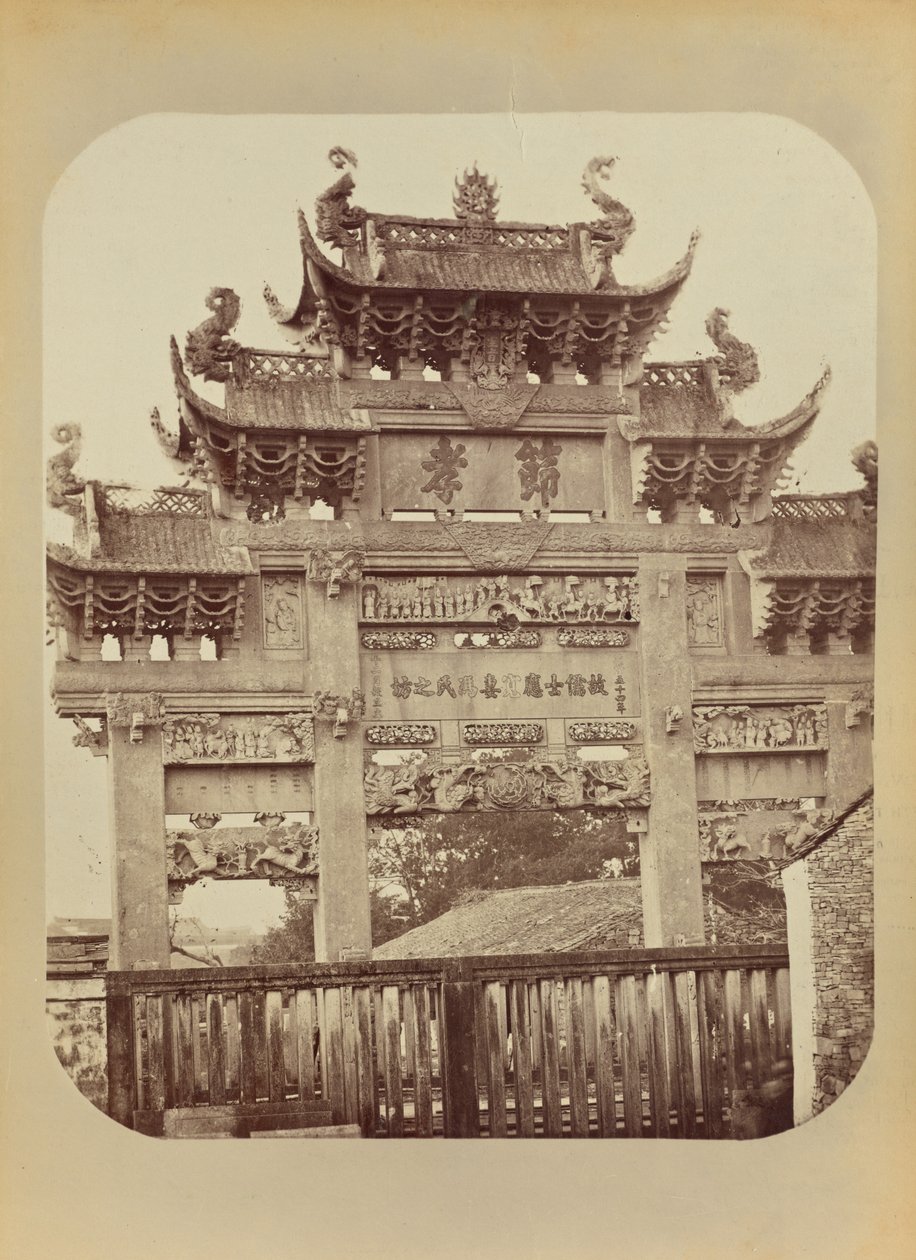 Porte de temple, Shanghai - John Thomson