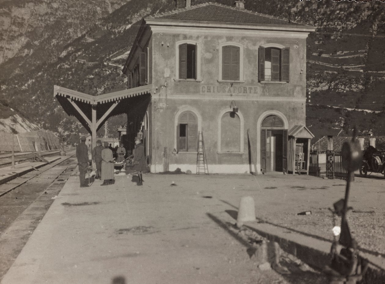 Album "Meine weltkriegs - Erinnerungen Front Sud-Ouest (Carinthie, Italie, Tyrol du Sud) 31/03/1915-12/11/1918 - Josef Zohles Wien": gare de Chiusaforte - Josef Zohles