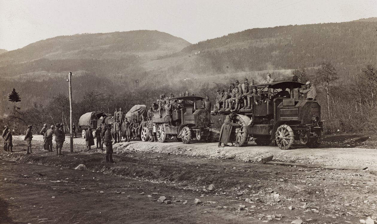 Album "Meine weltkriegs - Erinnerungen Front Sud-Ouest (Carinthie, Italie, Tyrol du Sud) 31/03/1915-12/11/1918 - Josef Zohles Wien": véhicules militaires à Hermag - Josef Zohles