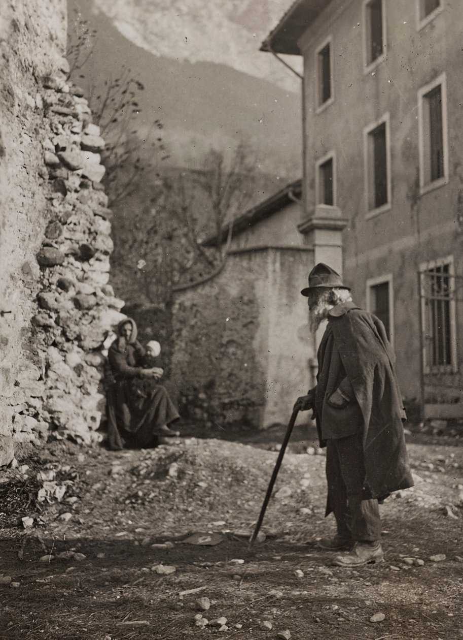 Album "Meine weltkriegs - Erinnerungen Front Sud-Ouest (Carinthie, Italie, Tyrol du Sud) 31/03/1915-12/11/1918 - Josef Zohles Wien": vieil homme sur une route de campagne - Josef Zohles